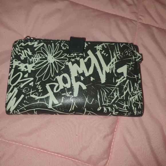 Michael Kors wallet - Picture 2 of 4